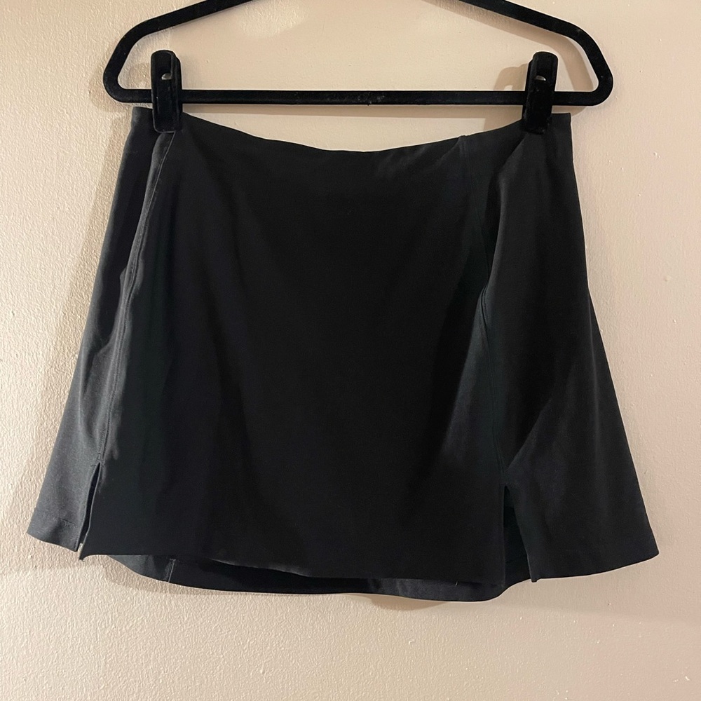 Outdoor Voices Warmup 2.5” Skort